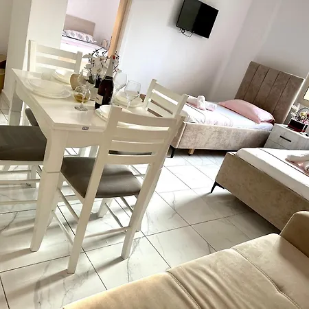 Shell 1 בית הארחה *