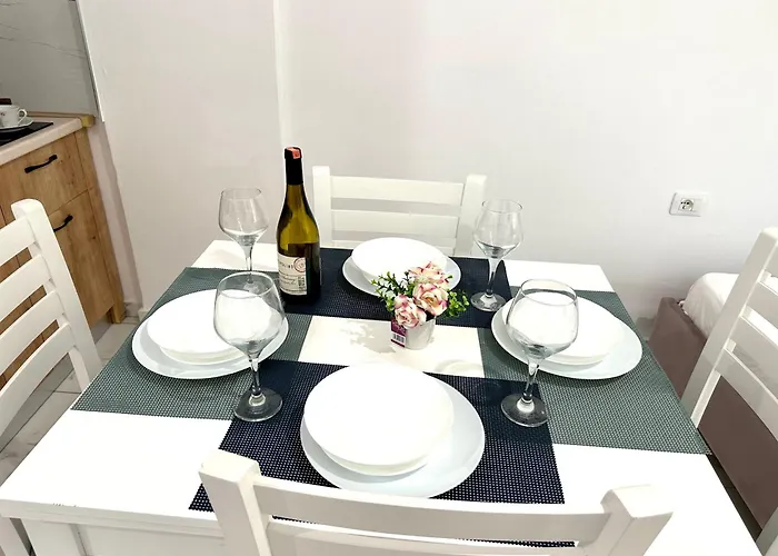 Shell 1 Gasthuis Golem (Tirana)