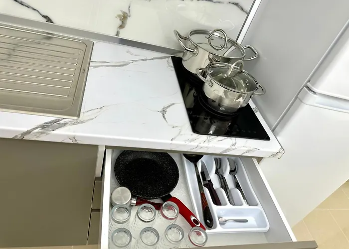 Shell 1 Gasthuis Golem (Tirana)