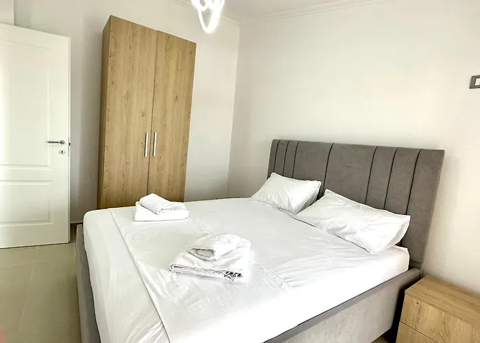 Shell 1 Gasthuis Golem (Tirana)